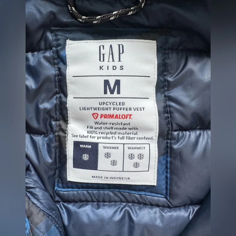 Gap Kids Upcycled Lightweight Puffer Vest with Primaloft Size Medium Navy Camo